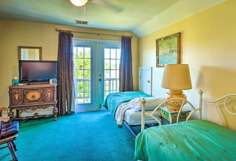 Exquisite Lake Charles Gem   Waterfront Views