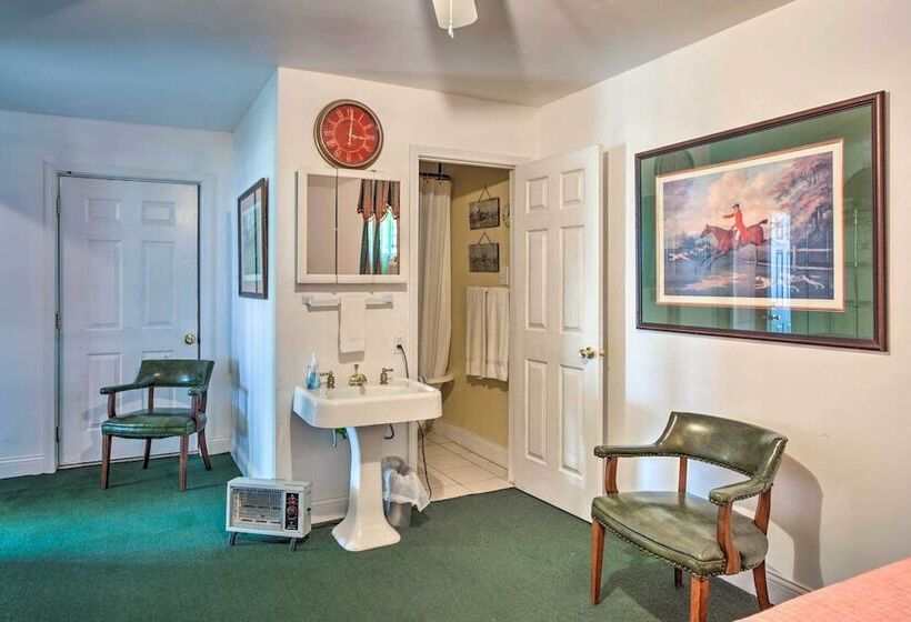 Exquisite Lake Charles Gem   Waterfront Views