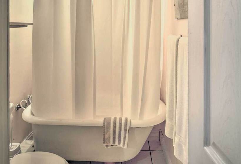 Exquisite Lake Charles Gem   Waterfront Views