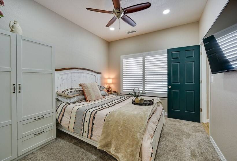 Family Friendly Flagstaff Home W/ Hot Tub & Games