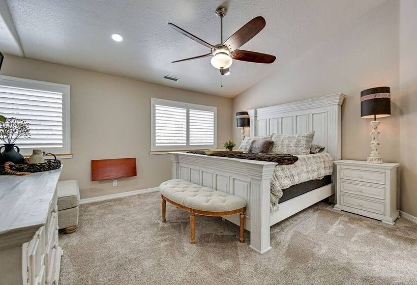 Family Friendly Flagstaff Home W/ Hot Tub & Games