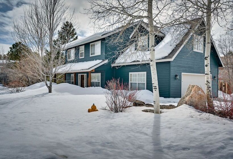 Family Friendly Flagstaff Home W/ Hot Tub & Games