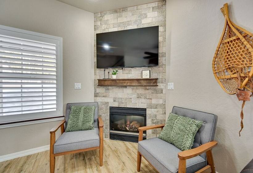 Family Friendly Flagstaff Home W/ Hot Tub & Games