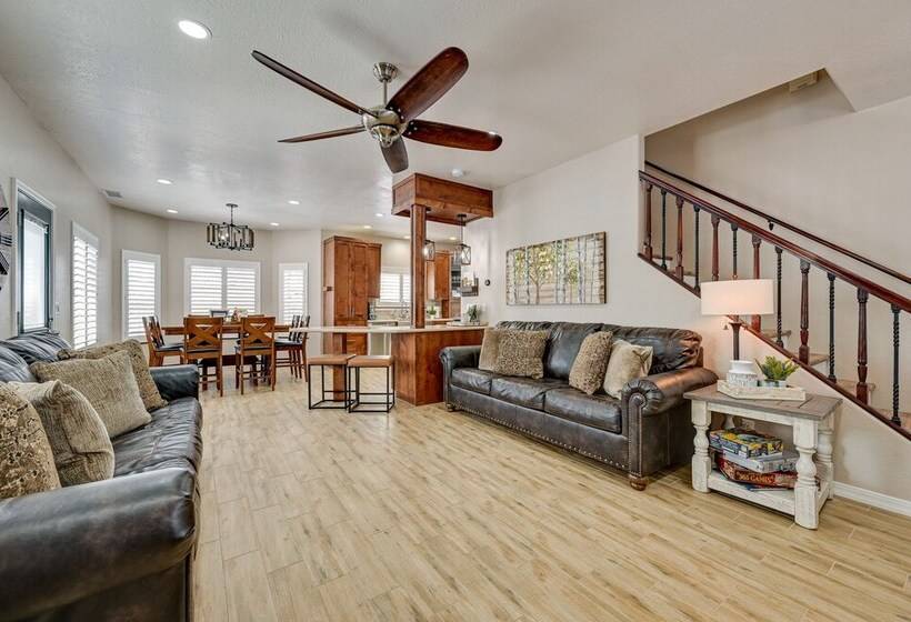 Family Friendly Flagstaff Home W/ Hot Tub & Games