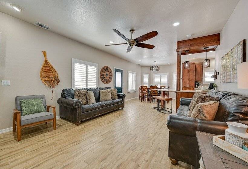 Family Friendly Flagstaff Home W/ Hot Tub & Games