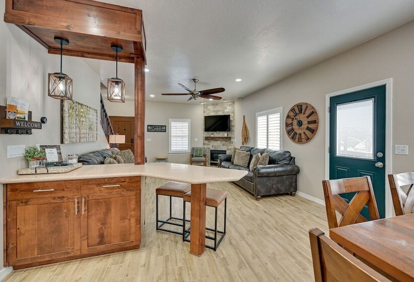 Family Friendly Flagstaff Home W/ Hot Tub & Games