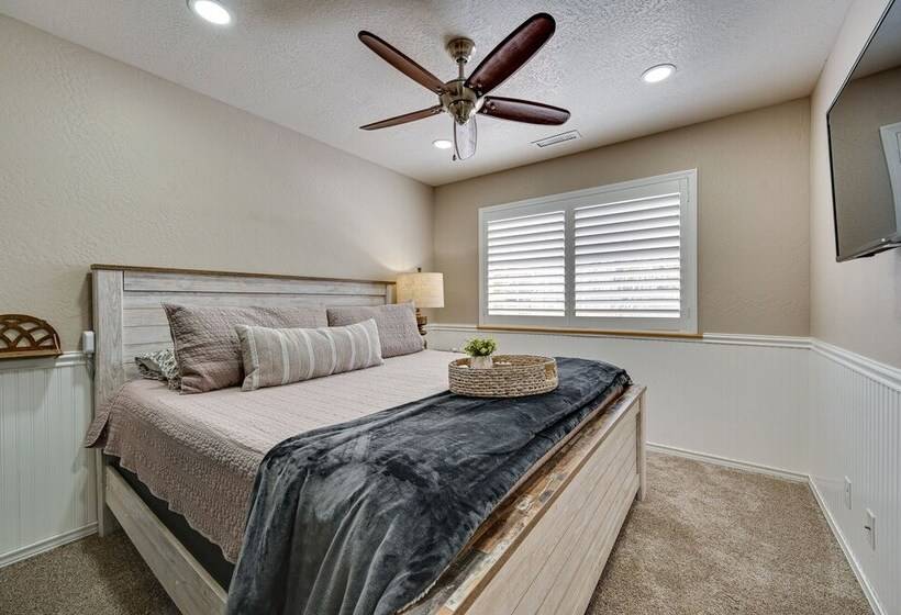 Family Friendly Flagstaff Home W/ Hot Tub & Games