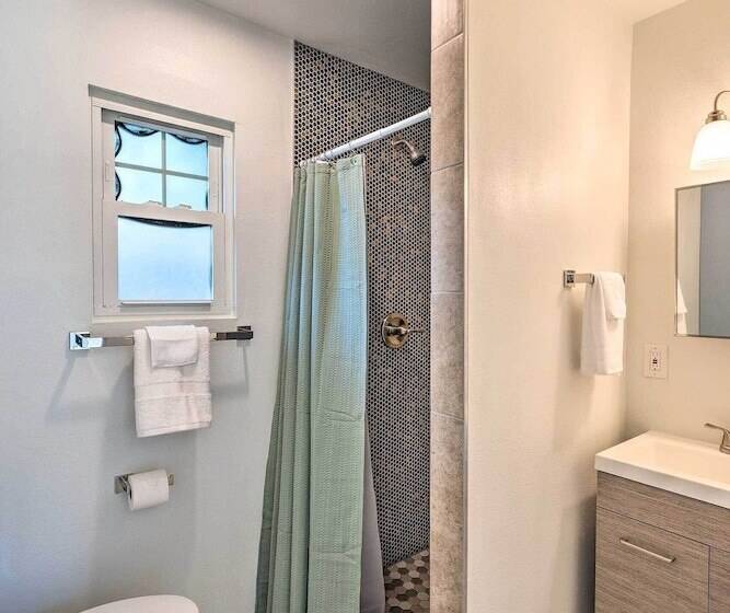 Family Friendly Fort Worth Home W/ Game Room!