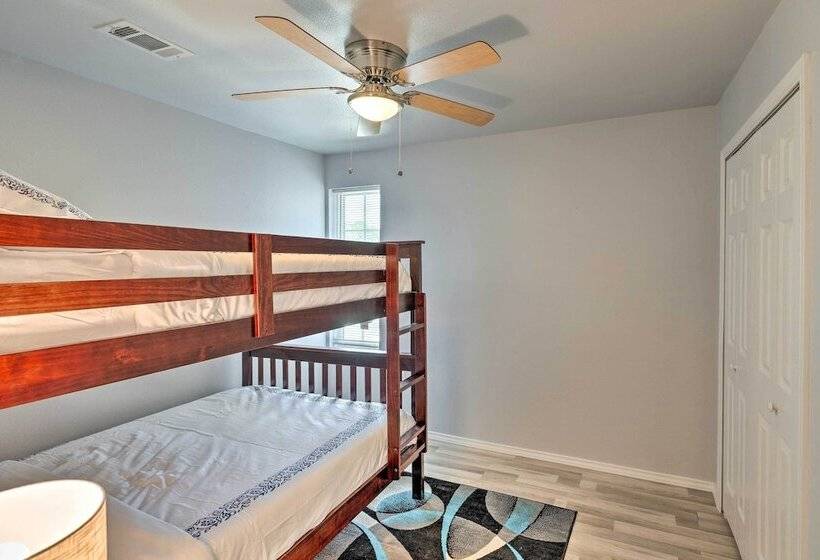 Family Friendly Fort Worth Home W/ Game Room!