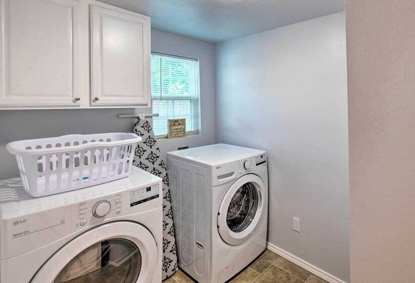 Family Friendly Fort Worth Home W/ Game Room!