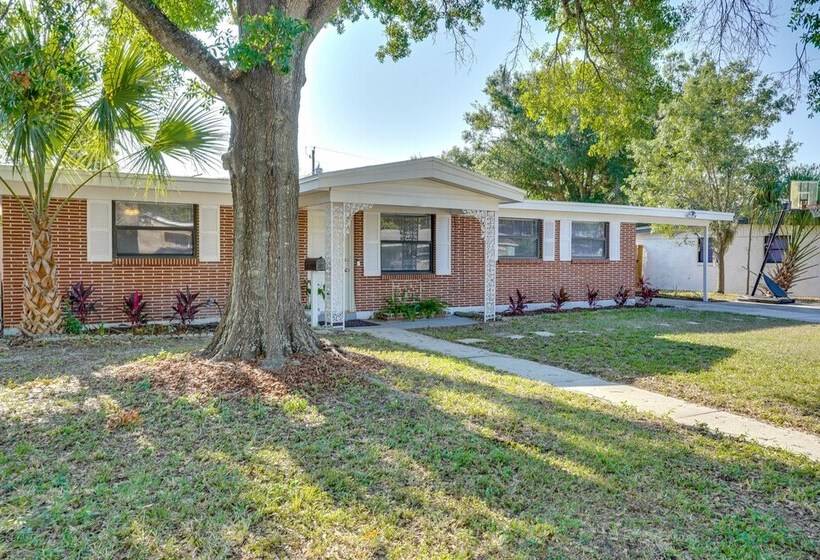 Family Friendly Lakeland Home W/ Private Hot Tub!