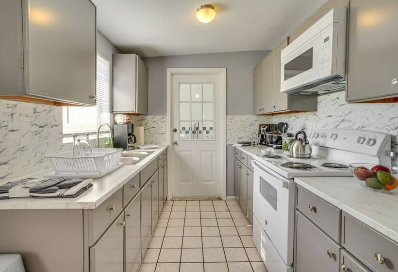 Family Friendly Lakeland Home W/ Private Hot Tub!