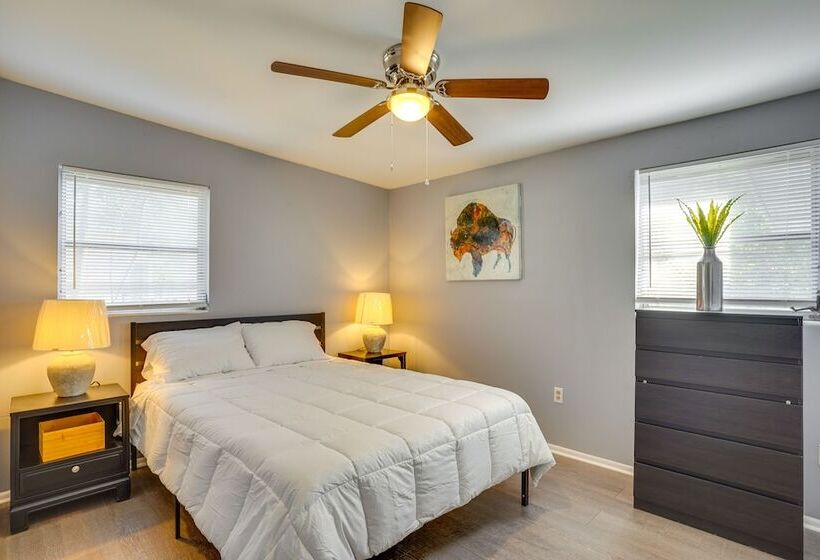 Family Friendly Lakeland Home W/ Private Hot Tub!