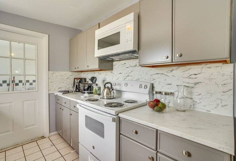 Family Friendly Lakeland Home W/ Private Hot Tub!