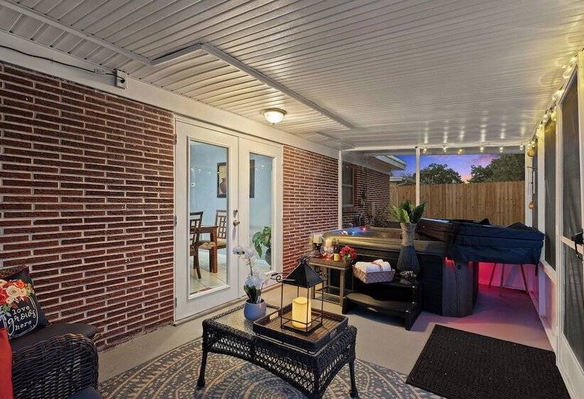 Family Friendly Lakeland Home W/ Private Hot Tub!