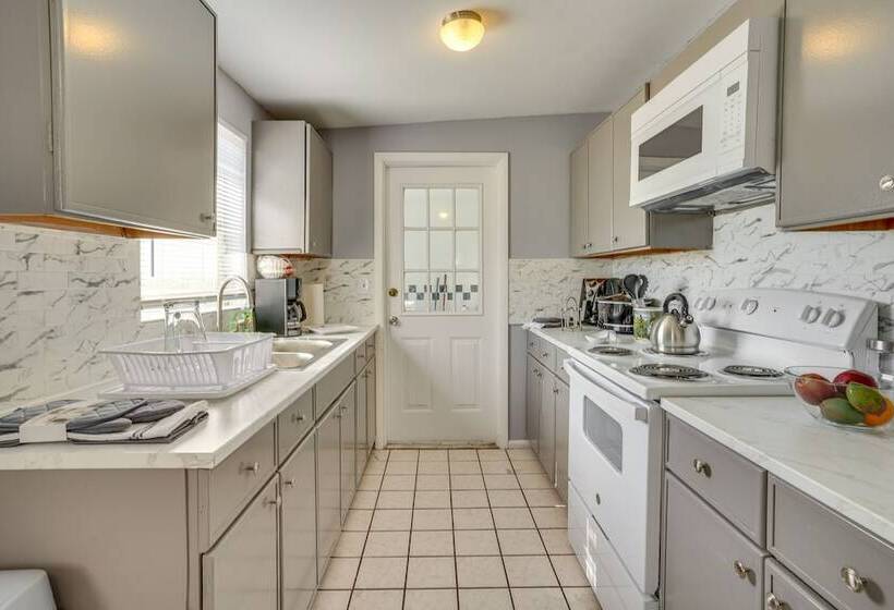 Family Friendly Lakeland Home W/ Private Hot Tub!