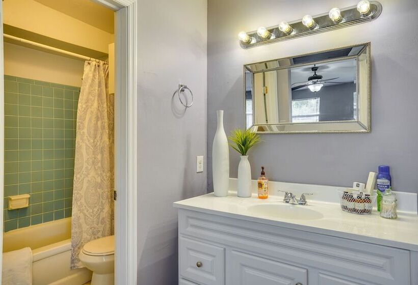 Family Friendly Lakeland Home W/ Private Hot Tub!