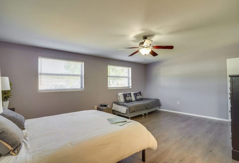 Family Friendly Lakeland Home W/ Private Hot Tub!