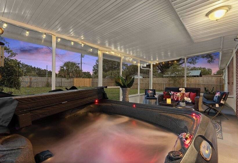 Family Friendly Lakeland Home W/ Private Hot Tub!