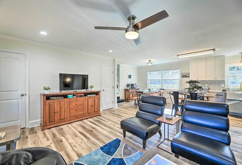 Family Friendly New Bern Home W/ Backyard!