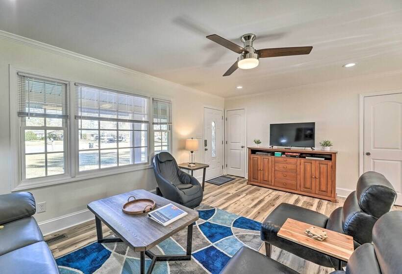 Family Friendly New Bern Home W/ Backyard!