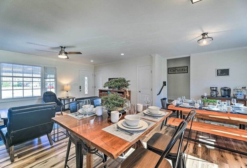 Family Friendly New Bern Home W/ Backyard!