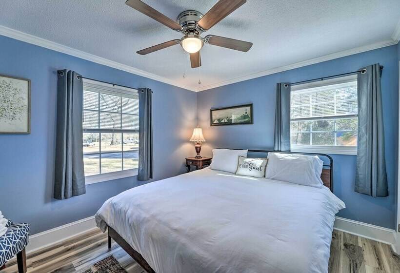 Family Friendly New Bern Home W/ Backyard!