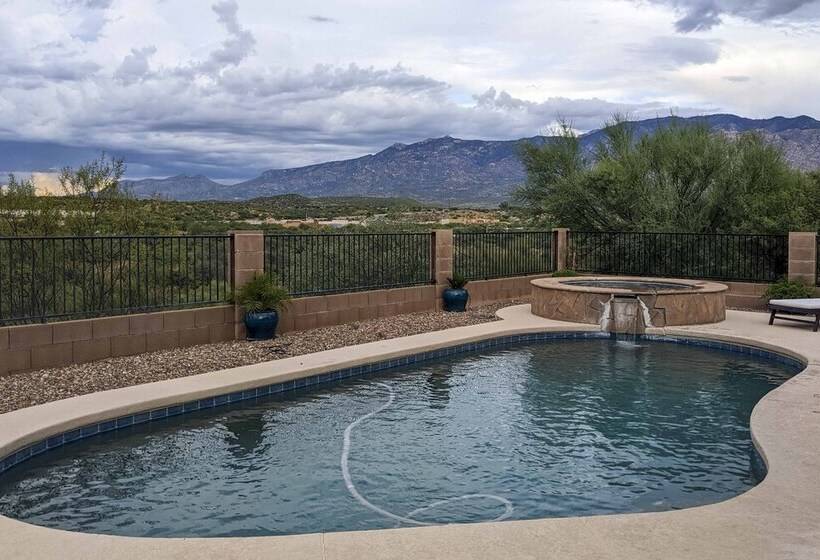 Oro Valley Home W/ Hot Tub & Mountain Views!