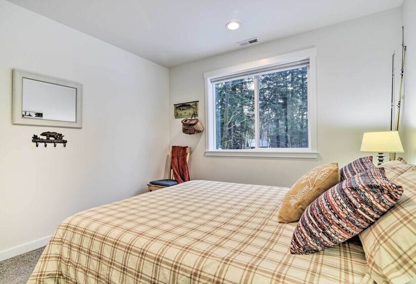 Family Friendly Packwood Retreat W/ Deck!