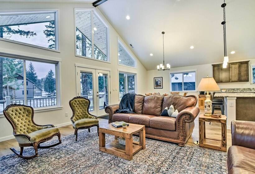 Family Friendly Packwood Retreat W/ Deck!