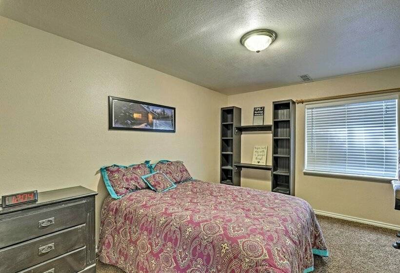 Salem House W/ Sauna, Piano, & Game Room!