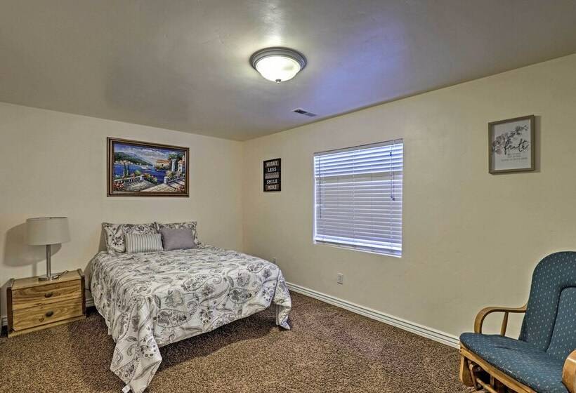 Salem House W/ Sauna, Piano, & Game Room!