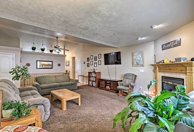 Salem House W/ Sauna, Piano, & Game Room!