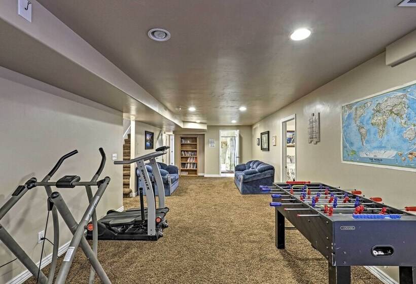 Salem House W/ Sauna, Piano, & Game Room!