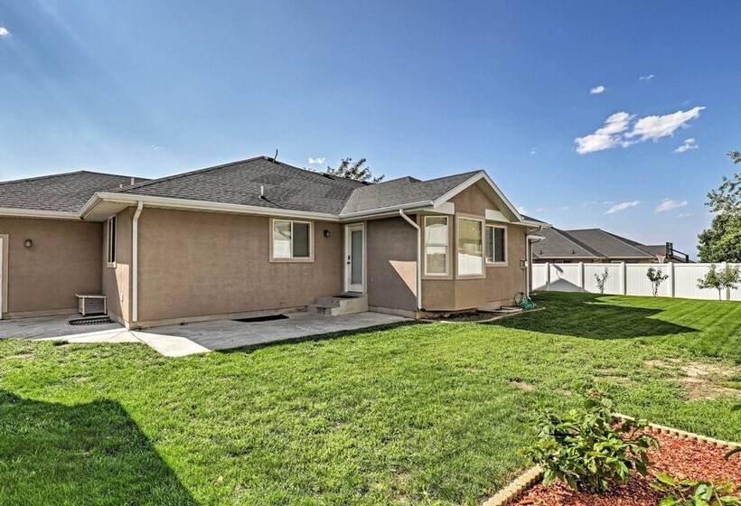 Salem House W/ Sauna, Piano, & Game Room!