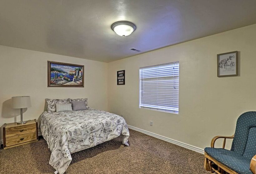 Salem House W/ Sauna, Piano, & Game Room!