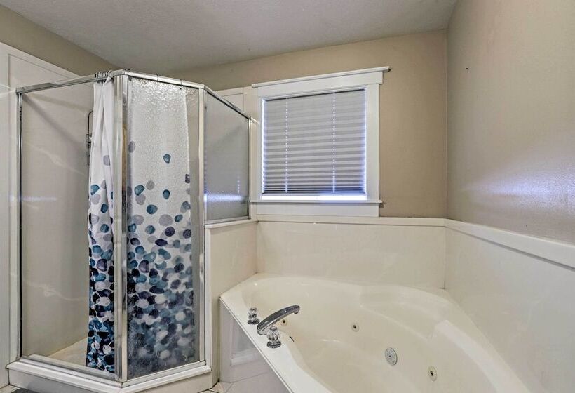 Salem House W/ Sauna, Piano, & Game Room!