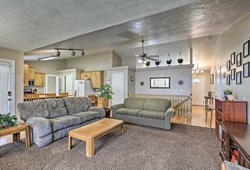 Salem House W/ Sauna, Piano, & Game Room!