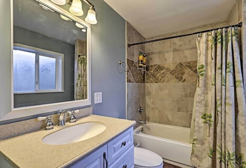 Salem House W/ Sauna, Piano, & Game Room!