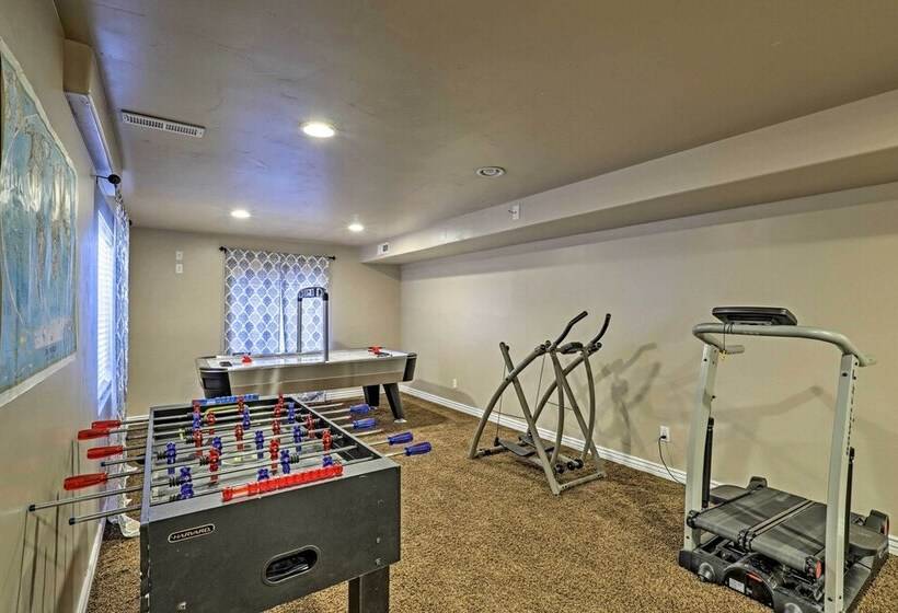 Salem House W/ Sauna, Piano, & Game Room!