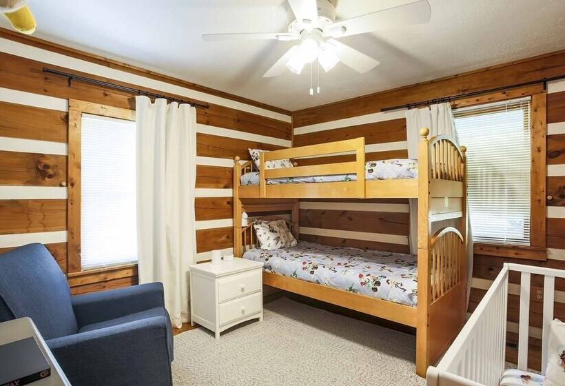 Family Home W/ Porch & Center Hill Lake Views!