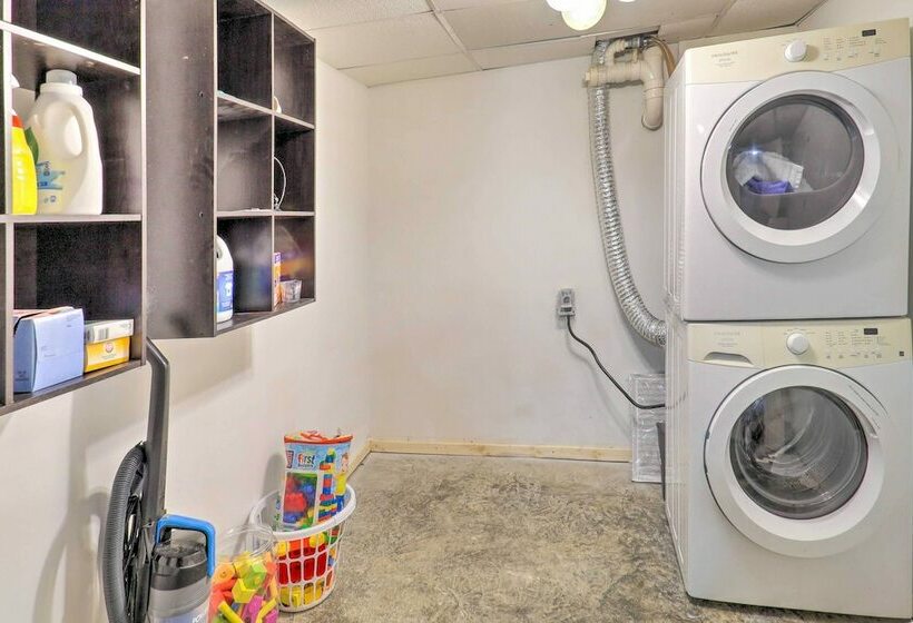 Familyfriendly Jonesborough Retreat W/ Yard!