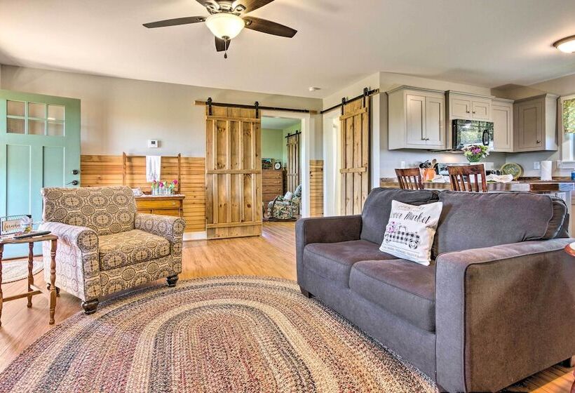 Lawndale Farmhouse W/ Fire Pit, Countryside Views!