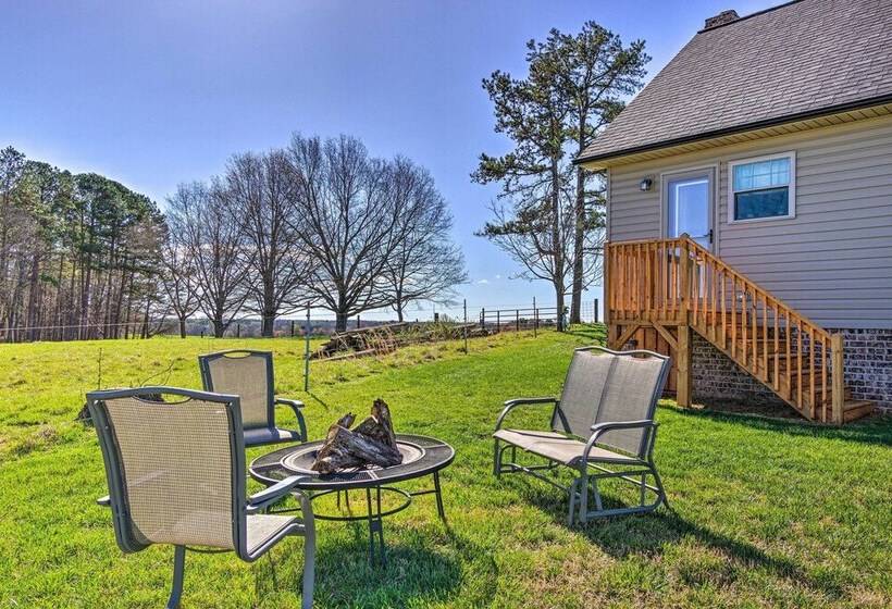 Lawndale Farmhouse W/ Fire Pit, Countryside Views!