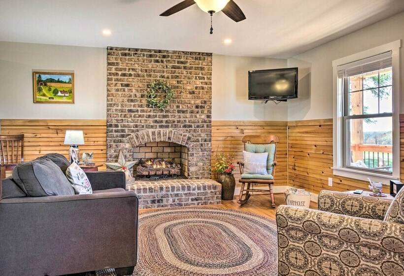 Lawndale Farmhouse W/ Fire Pit, Countryside Views!