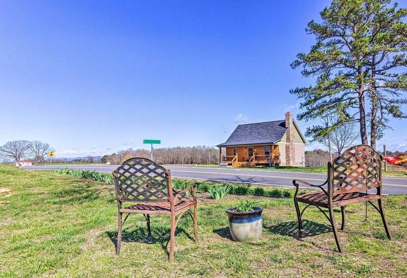 Lawndale Farmhouse W/ Fire Pit, Countryside Views!