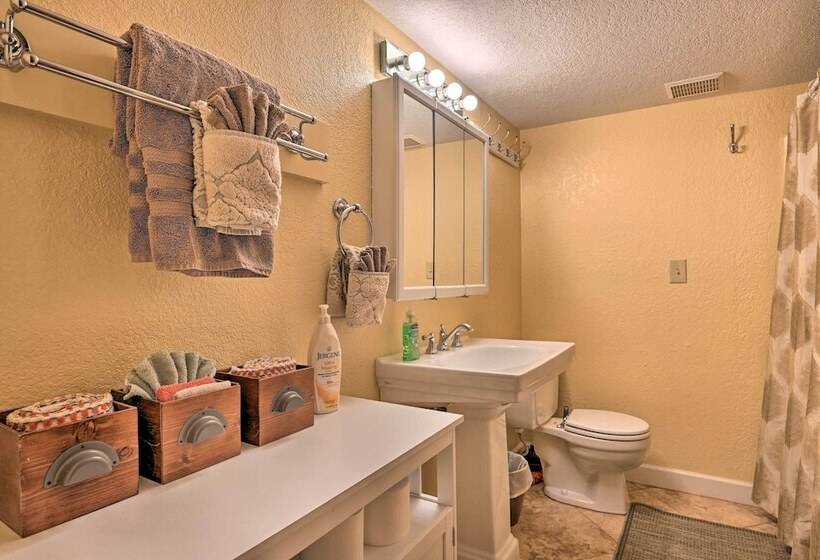 Flagstaff Retreat W/ Large Yard, Balcony & Views!