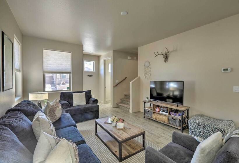 Centrally Located Flagstaff Vacation Home W/ Patio