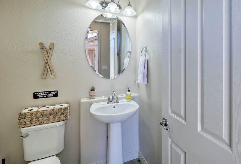 Centrally Located Flagstaff Vacation Home W/ Patio