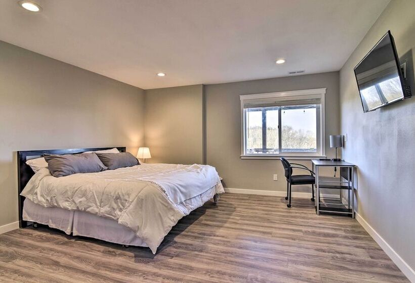 Fully Remodeled Hillsboro Home W/ Home Theater!